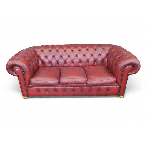 701 - Red leather Chesterfield style 3 seat settee. W211cm D97cm H79cm