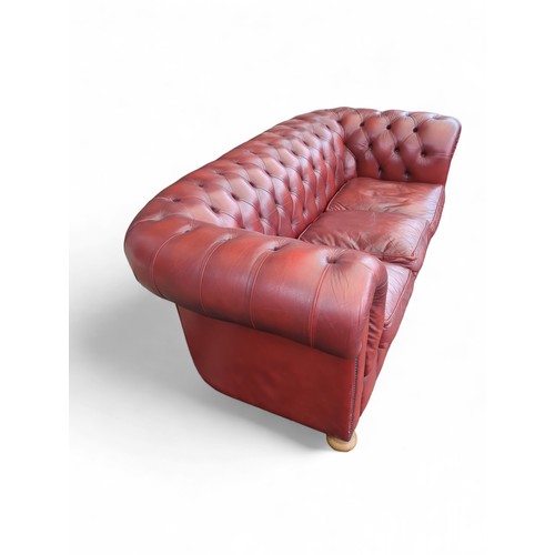 701 - Red leather Chesterfield style 3 seat settee. W211cm D97cm H79cm