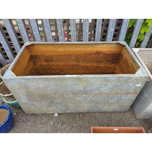 11 - Galvanised water tank. W122cm, L61cm, D65cm.