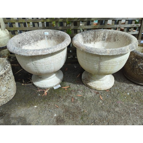 30 - Pair of concrete garden urns. H43cm D49cm