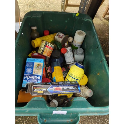 201 - Green box of various chemicals: varnish, paint, insecticides, oils etc