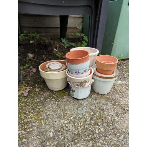 103 - Quantity of small indoor & outdoor plant pots