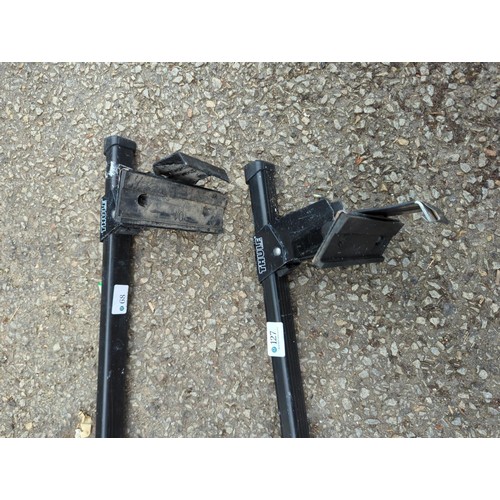 127 - Set of Thule roof bars