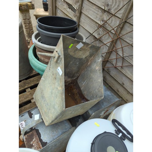 133 - 2 square, galvanised feeders + galvanised ash bucket.