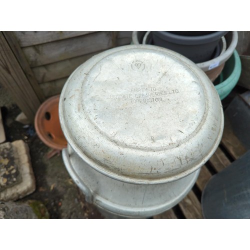 136 - 1 x 10 gallon milk churn, marked 'Express Dairies, London' to the side. Lid marked, 'Torrington Crea... 