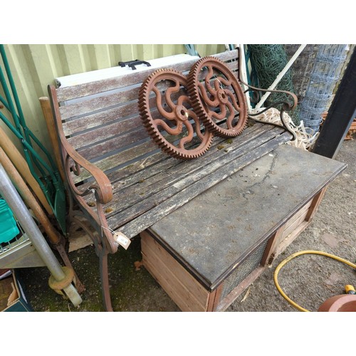 50 - Metal ended garden bench. Slightly wobbly/needs attention. W126cm