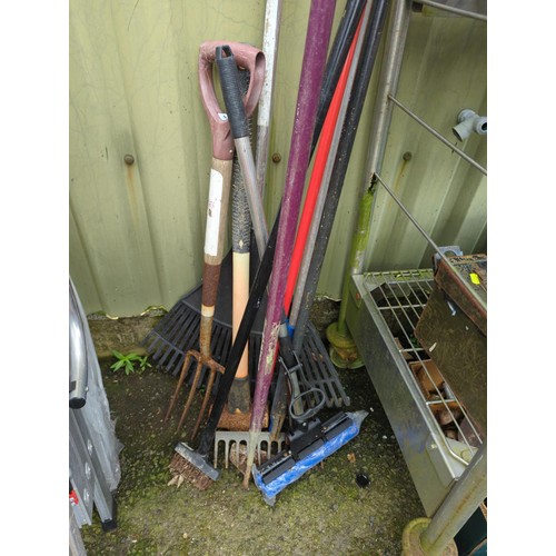 62 - Quantity of long handled tools inc. sledgehammer, rakes, fork etc