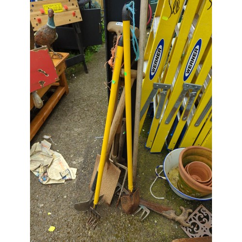 68 - Quantity of long handled tools