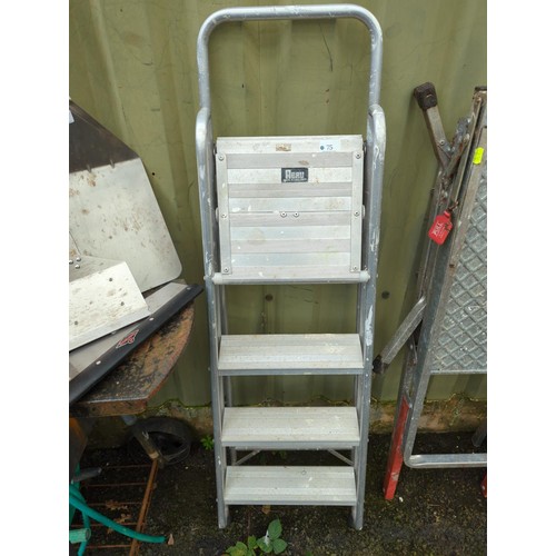 75 - Abru step ladder