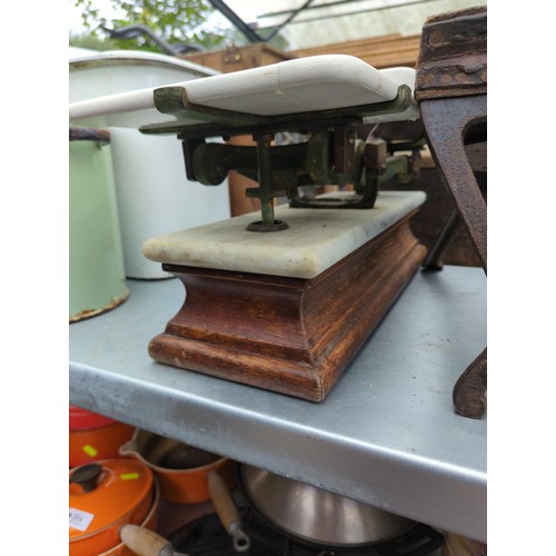 182 - Vintage counter scales, with incomplete weights. L48cm