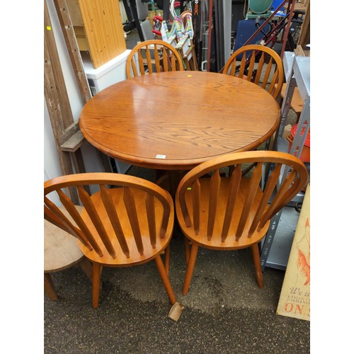 190 - Oak effect circular topped extending pedestal table & 3 chairs. Table D107cm (closed) H75cm