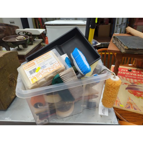 200 - Mixed box of decorating equipment etc