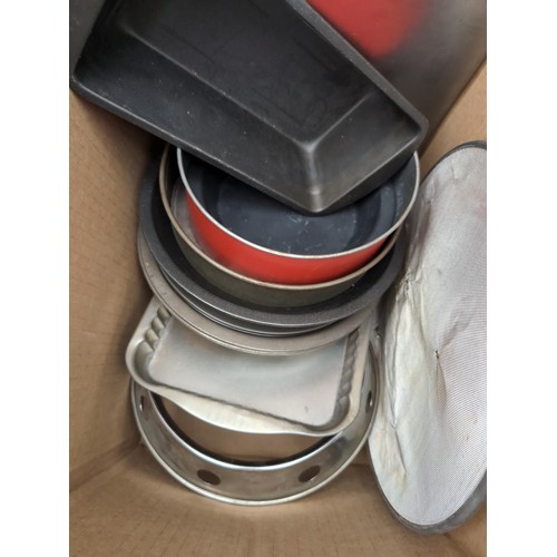 178A - Box of baking trays etc.