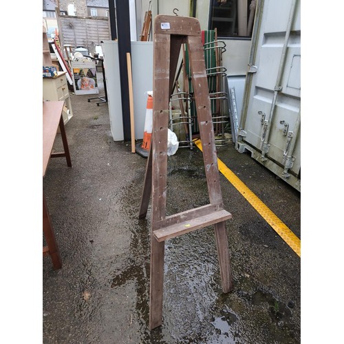 191 - Freestanding artists easel. H159cm