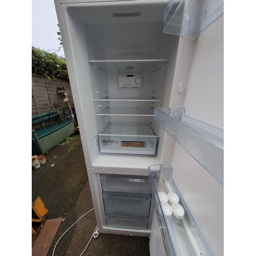 193 - Bosch KI KGNN34AT 60/40 fridge freezer. 