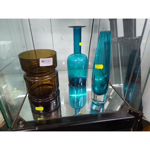 1232 - 3 mid-century coloured glass vessels,. Tallest - 26cm