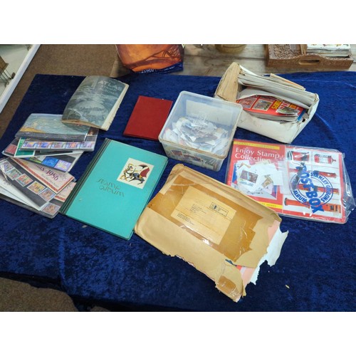 1275 - Bag of stamps, loose and in albums