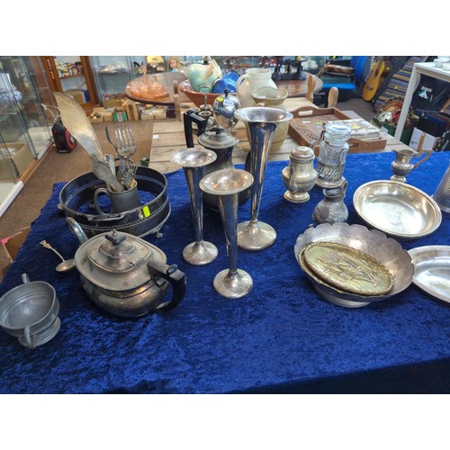 1290 - Box of silver plated ware