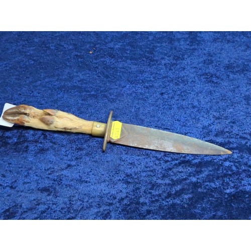 1309 - Deer foot handled knife