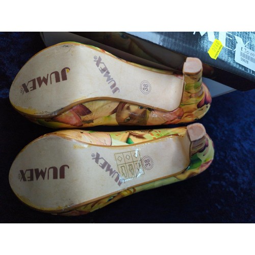 1319 - Pair of decoupaged Tinkerbell heels, size 38 (UK 5)