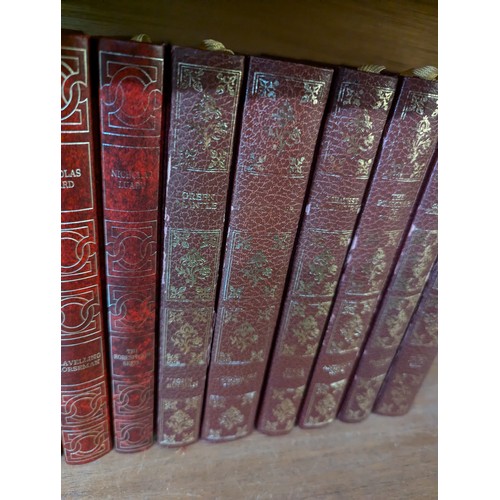 1331 - Eighteen volumes of classic literature and spy thrillers published by Heron Books