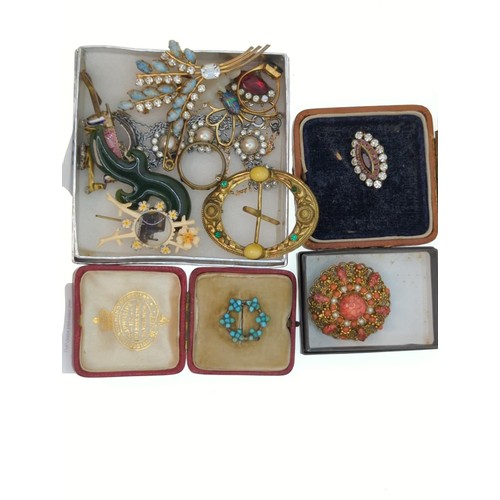 88 - Small boxes of costume jewellery Inc brooches etc.