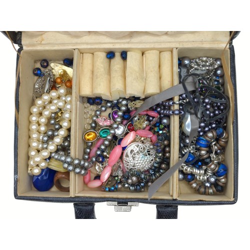 91 - 3 x jewellery boxes containing costume jewellery items. 