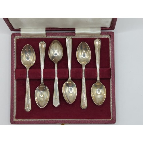 105 - Cased set of 6 coffee spoons, hallmarked Sheffield, makers mark FH, total weight 62 gms... 