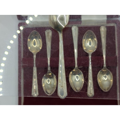 105 - Cased set of 6 coffee spoons, hallmarked Sheffield, makers mark FH, total weight 62 gms... 