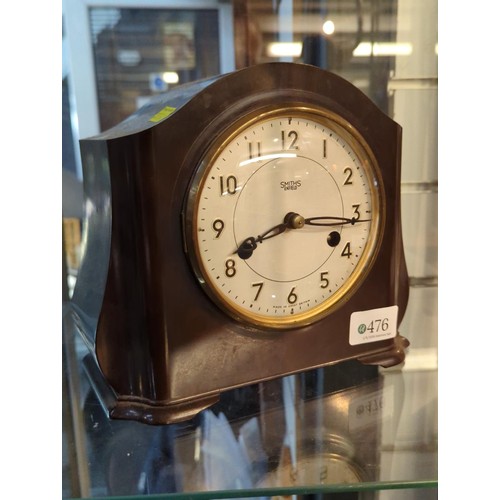 476 - Smith's Enfield mantle clock with bakelite case, w 21 x d 10 x ht 18.5 cms, with key