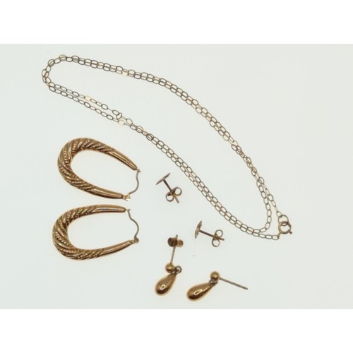 47 - 9ct gold jewellery, including three pairs of earrings and a trace neck chain, gross weight 4.6 grams