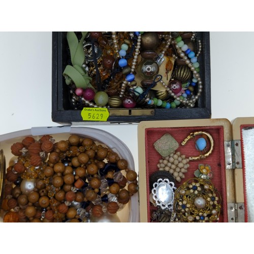 83 - 2 x boxes and a tub of various costume jewellery Incx brooches, necklaces etc. 