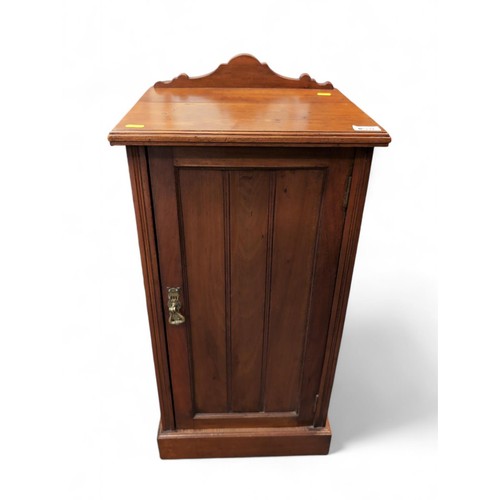 531 - Small mahogany pot cupboard. W40cm D34cm H82cm