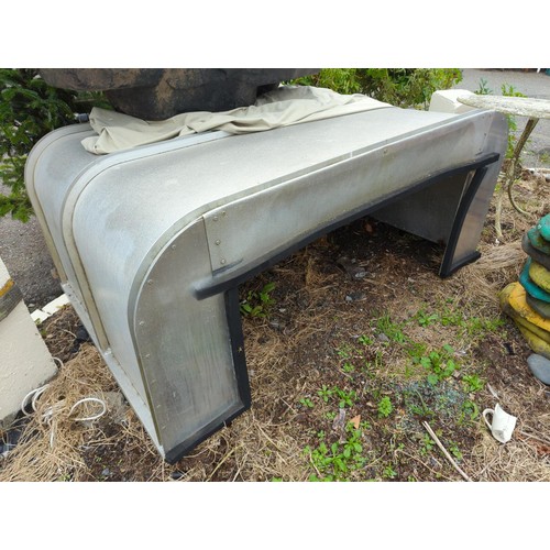 71 - Aluminium rear pick-up cover for Land Rover. L125cm W145cm H73cm.