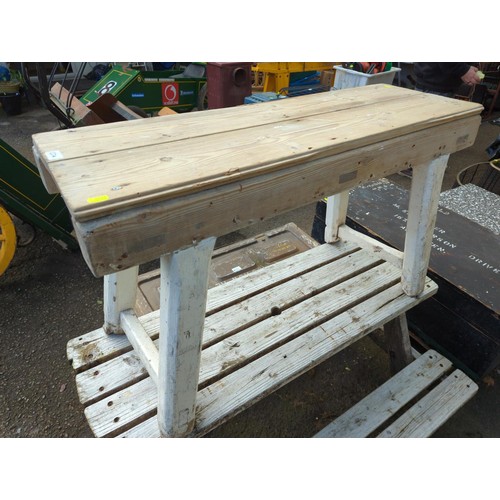 122A - Low pine bench. L102cm d34cm h59cm