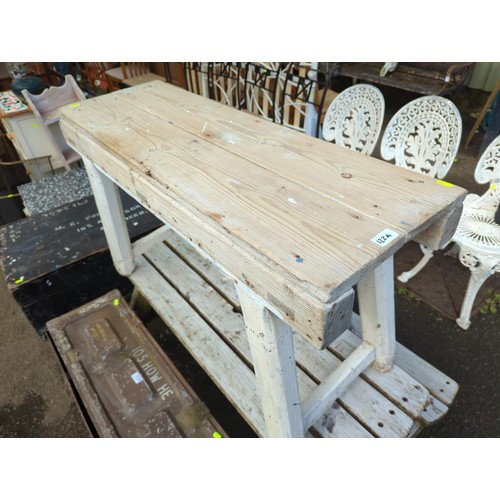 122A - Low pine bench. L102cm d34cm h59cm