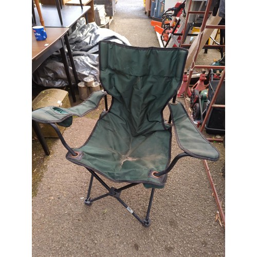 143 - 2x camping chairs