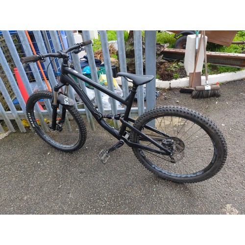 151 - Focus framed full suspension downhill bike. Large frame (19.5