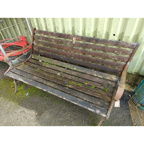 19 - Metal ended garden bench. W126cm