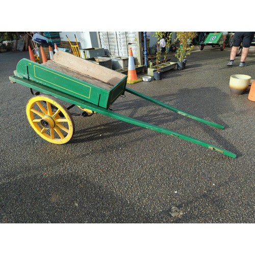 2 - Pony cart in green and yellow. Total length 256 cm W100cm H88cm.