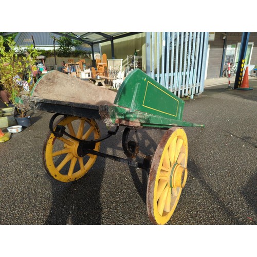 2 - Pony cart in green and yellow. Total length 256 cm W100cm H88cm.