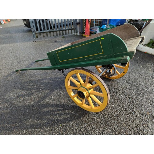 2 - Pony cart in green and yellow. Total length 256 cm W100cm H88cm.