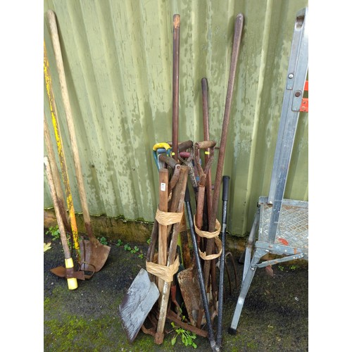 32 - Large quantity of long handled tools inc. fork, spade, pick.