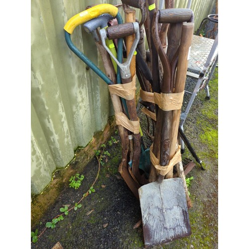 32 - Large quantity of long handled tools inc. fork, spade, pick.