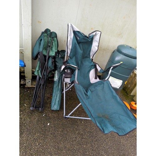 43 - 3 folding camping chairs inc. 1 lounger. 