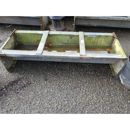 59 - Galvanized trough. L91cm W32cm H19cm.