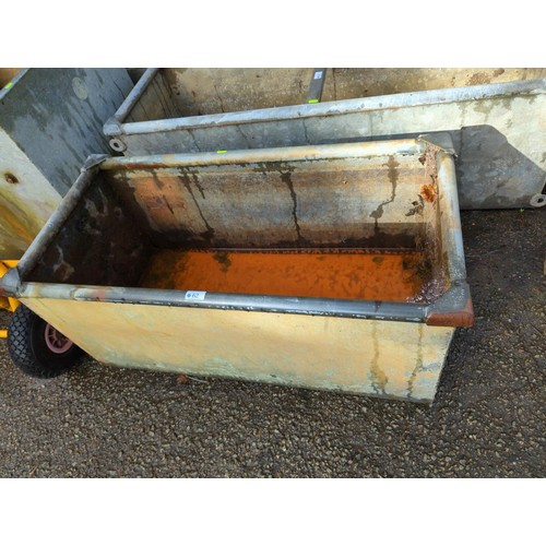 62 - Galvanized water trough. L94cm W47cm H42cm.