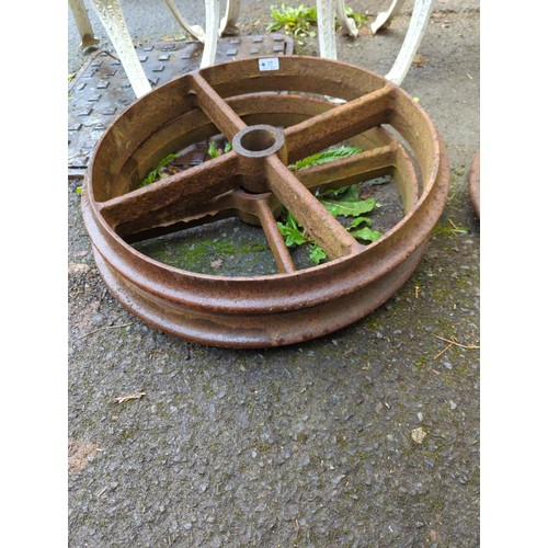 72 - 2 cast iron wagon wheels. Diameter 58cm.