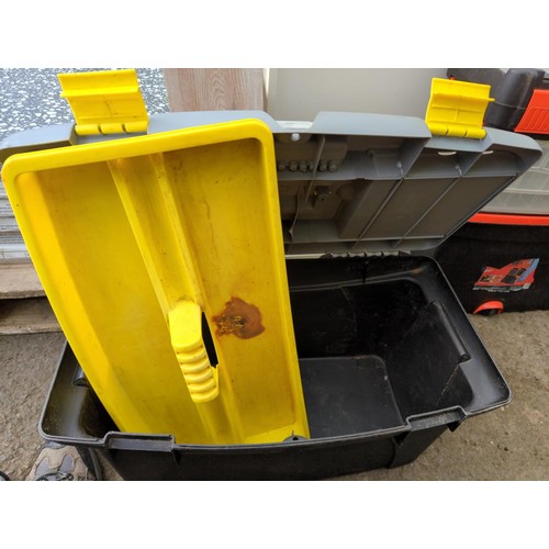 89 - 1 x plastic tool box + 1 x Black & Decker double toolbox stacker on wheels. Both empty.