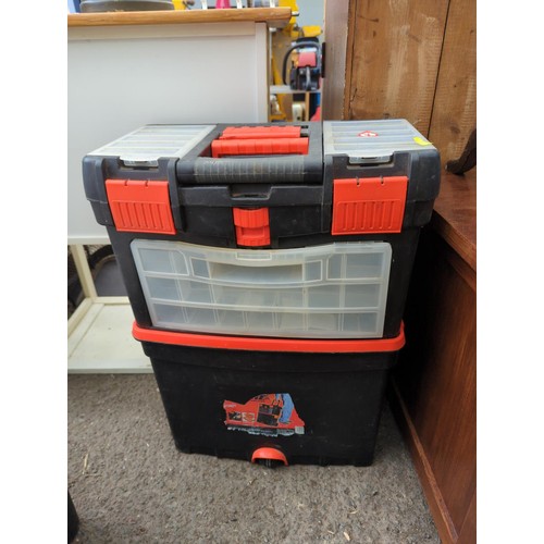 89 - 1 x plastic tool box + 1 x Black & Decker double toolbox stacker on wheels. Both empty.